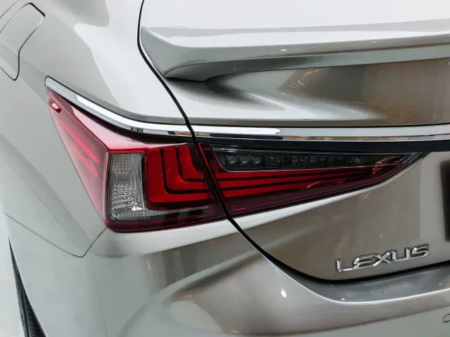 Lexus ES — Фото автомобиля 17