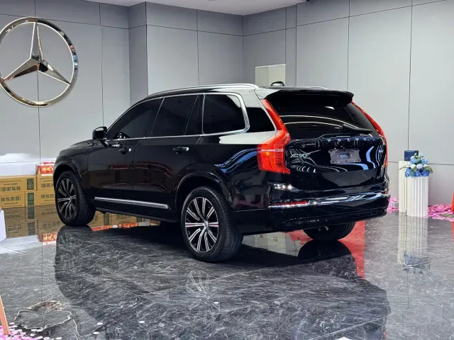 Volvo XC90 — Фото автомобиля 9