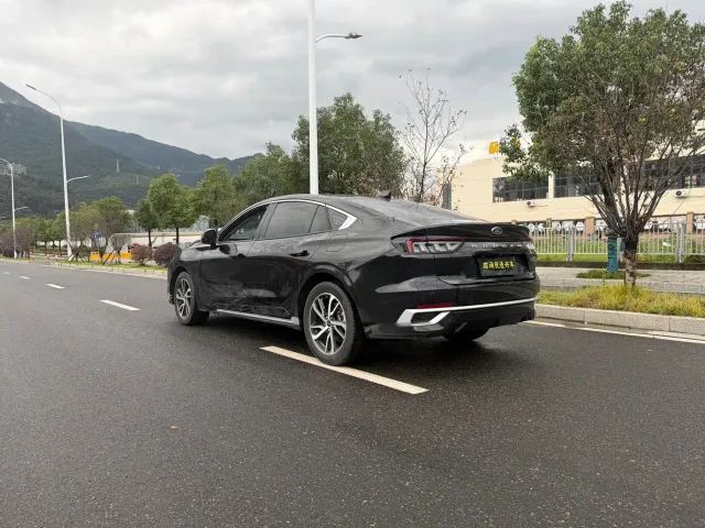 Ford Mondeo — Фото автомобиля 14
