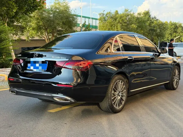 Mercedes-Benz E-Class — Фото автомобиля 4
