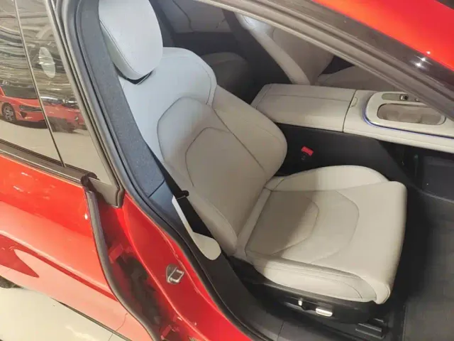 Xiaomi SU7 — Фото автомобиля 24