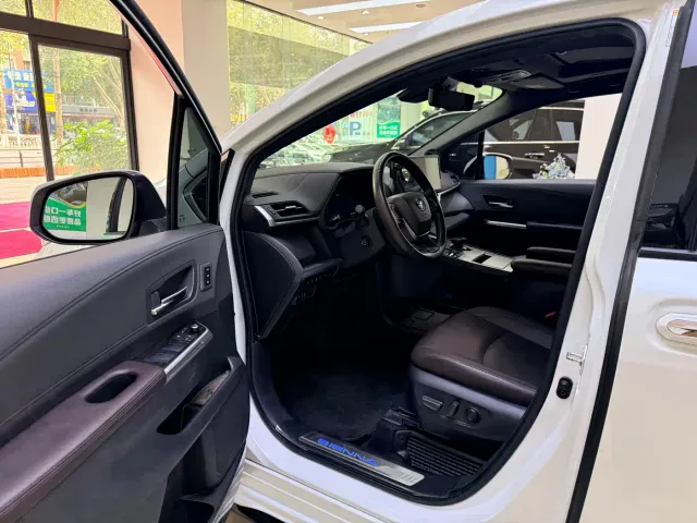 Toyota Sienna — Фото автомобиля 8