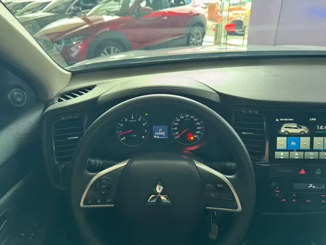 Mitsubishi Outlander — Фото автомобиля 11