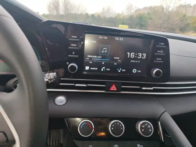 Hyundai Elantra — Фото автомобиля 9