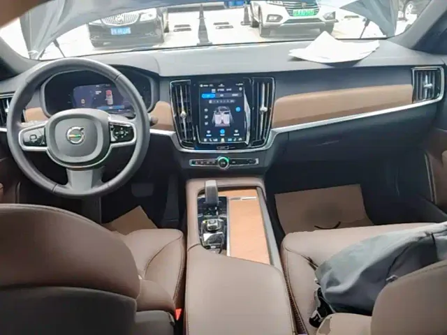 Volvo S90 — Фото автомобиля 9