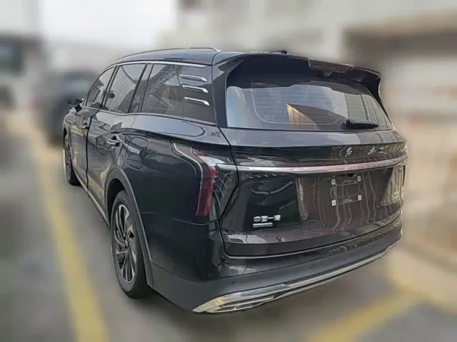 Hongqi HS7 PHEV — Фото автомобиля 6