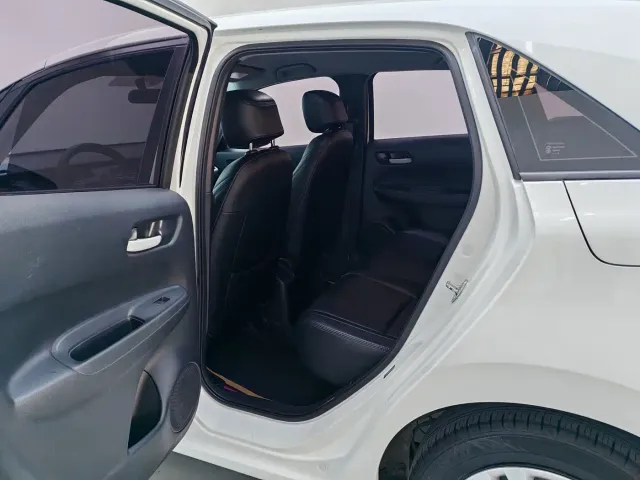 Honda Fit — Фото автомобиля 16