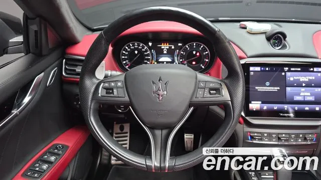 Maserati Ghibli — Фото автомобиля 20
