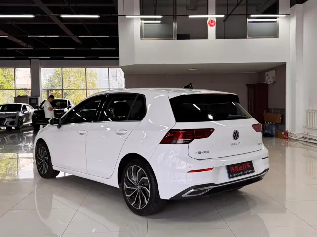 Volkswagen Golf — Фото автомобиля 4