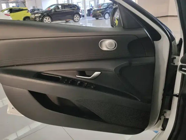 Hyundai Elantra — Фото автомобиля 7