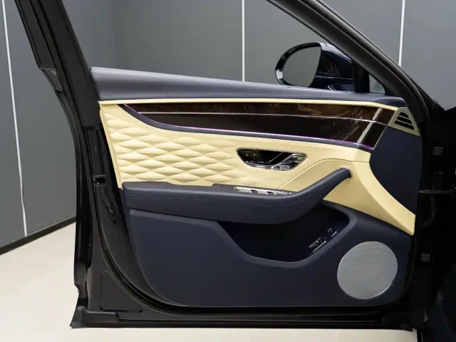 Bentley Flying Spur — Фото автомобиля 8