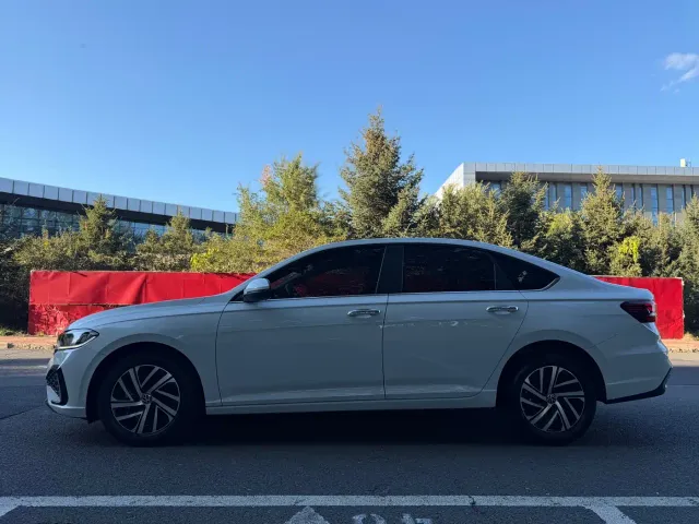 Volkswagen Lavida — Фото автомобиля 8