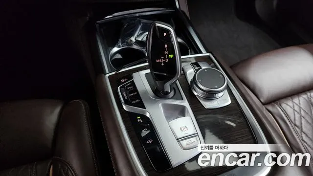 BMW 7 Series — Фото автомобиля 9