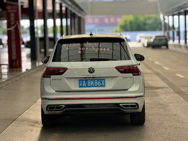 Volkswagen Tiguan L — Фото автомобиля 10