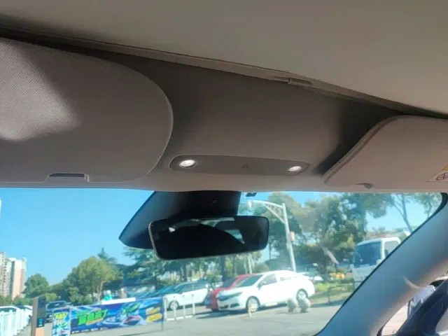 Tesla Model 3 — Фото автомобиля 17