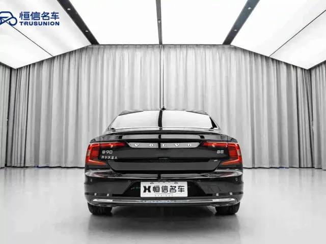 Volvo S90 — Фото автомобиля 6