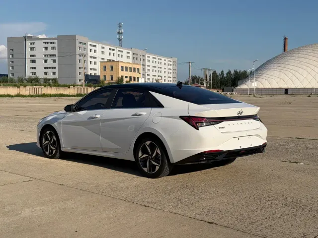 Hyundai Elantra — Фото автомобиля 4