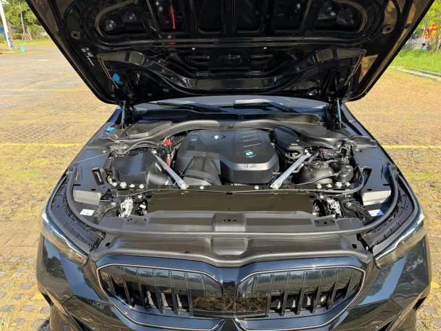 BMW 5 Series — Фото автомобиля 19