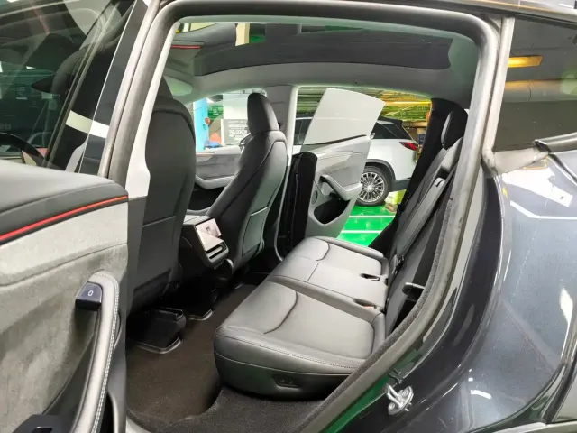 Tesla Model Y — Фото автомобиля 14