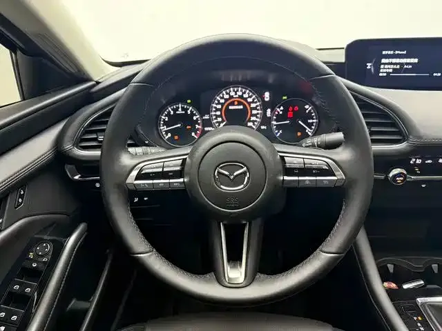 Mazda Axela — Фото автомобиля 11