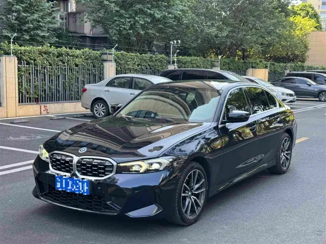 Фотография автомобиля — BMW 3 Series