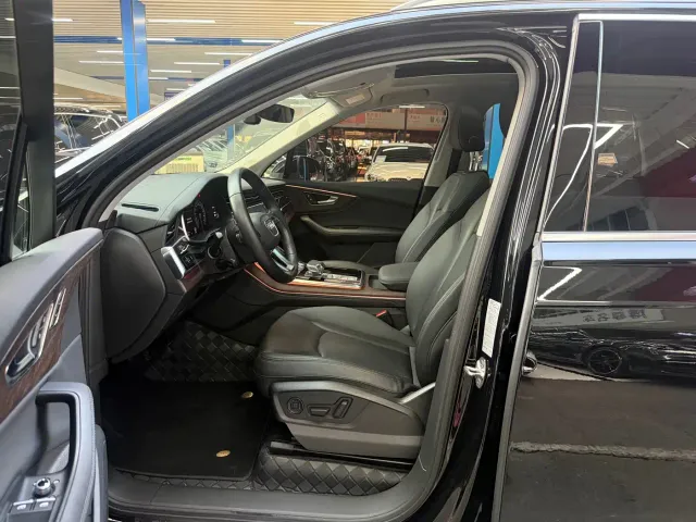 Audi Q7 — Фото автомобиля 6