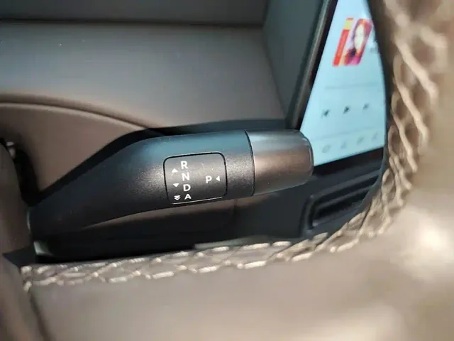 Li Auto MEGA — Фото автомобиля 13