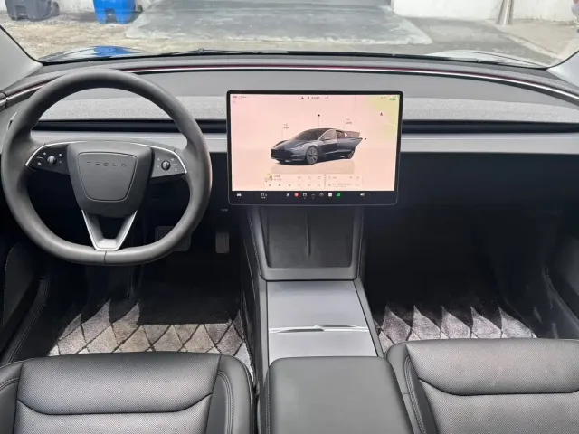 Tesla Model 3 — Фото автомобиля 5