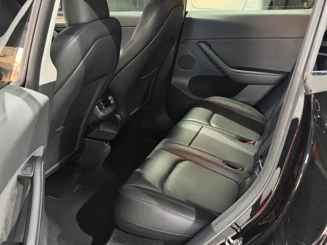 Tesla Model Y — Фото автомобиля 7