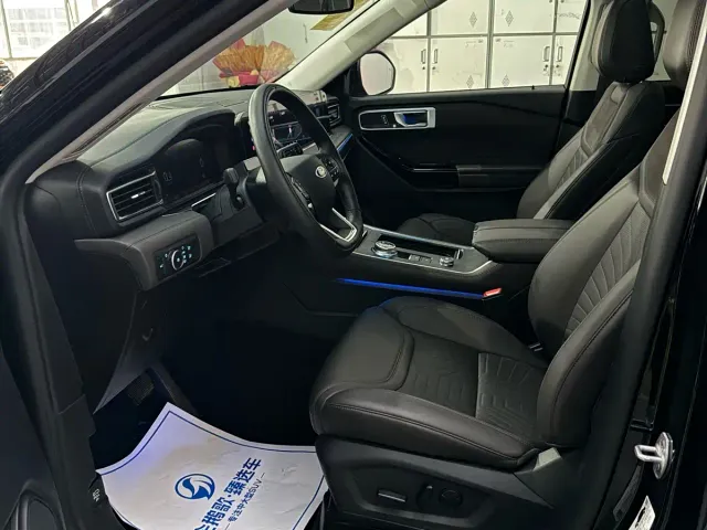 Ford Explorer — Фото автомобиля 8