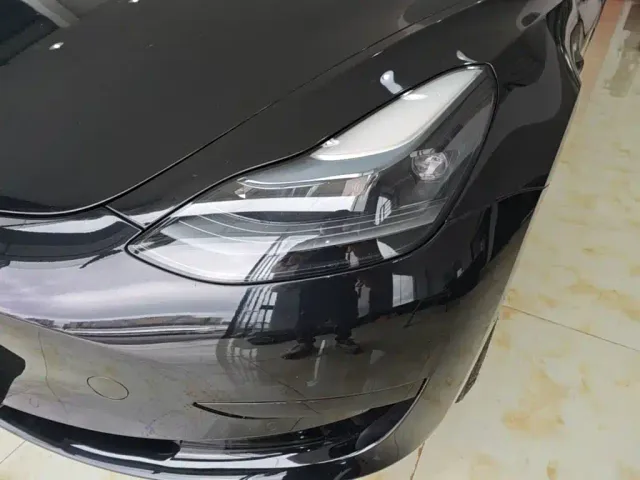 Tesla Model 3 — Фото автомобиля 23