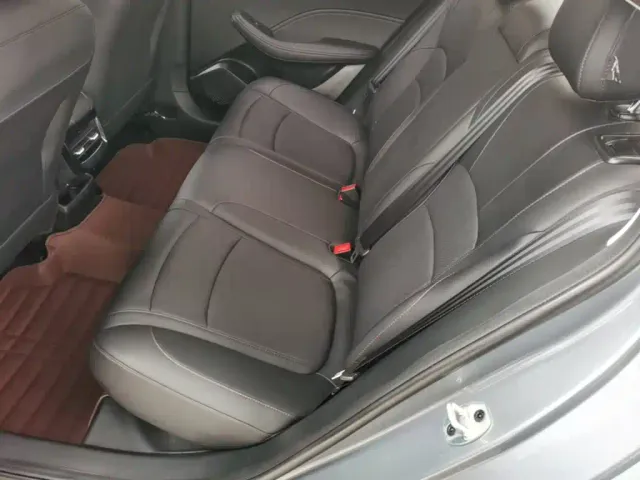 Roewe i5 — Фото автомобиля 16