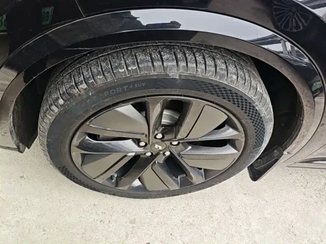 Li Auto L8 — Фото автомобиля 22