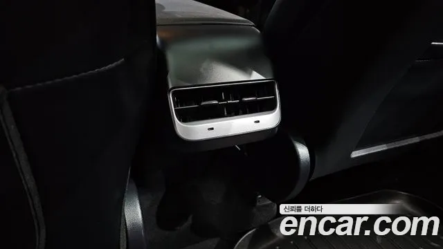 Tesla Model Y — Фото автомобиля 18