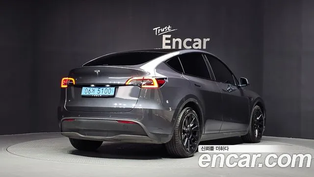 Tesla Model Y — Фото автомобиля 2