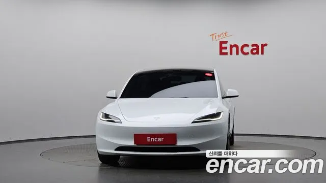 Tesla Model 3 — Фото автомобиля 3