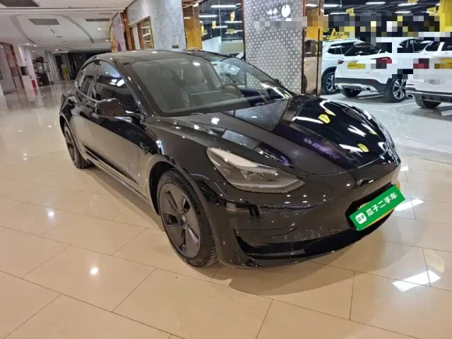 Tesla Model 3 — Фото автомобиля 3