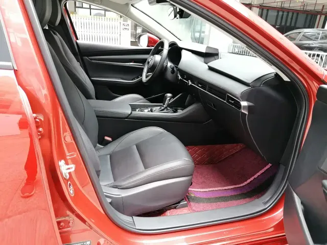 Mazda Axela — Фото автомобиля 11