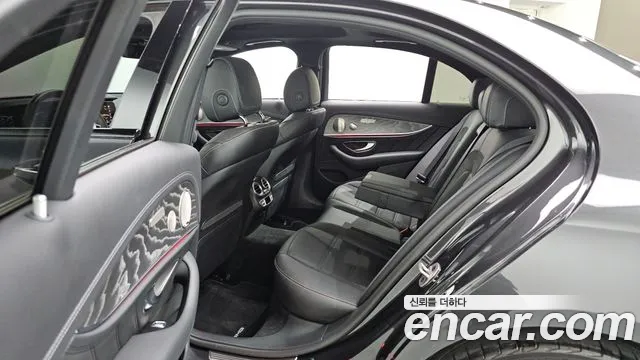Mercedes-Benz E-Class — Фото автомобиля 14
