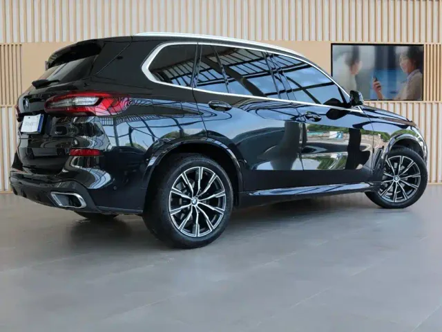 BMW X5 — Фото автомобиля 3