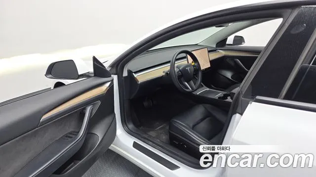 Tesla Model 3 — Фото автомобиля 15