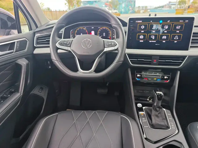 Volkswagen Tiguan L — Фото автомобиля 18