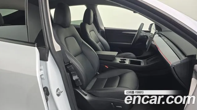 Tesla Model Y — Фото автомобиля 12