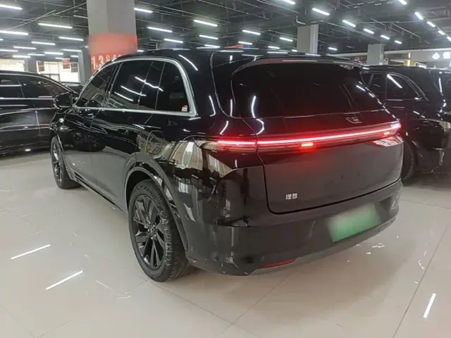 Li Auto L7 — Фото автомобиля 4