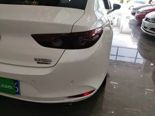 Mazda Axela — Фото автомобиля 7
