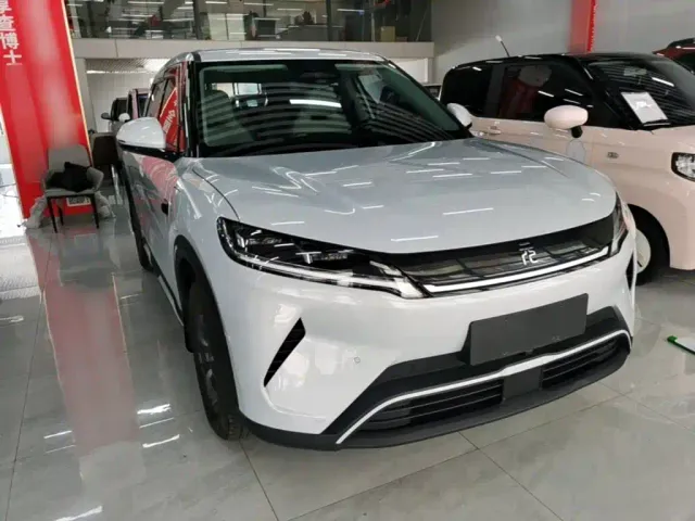 BYD Yuan UP — Фото автомобиля 3