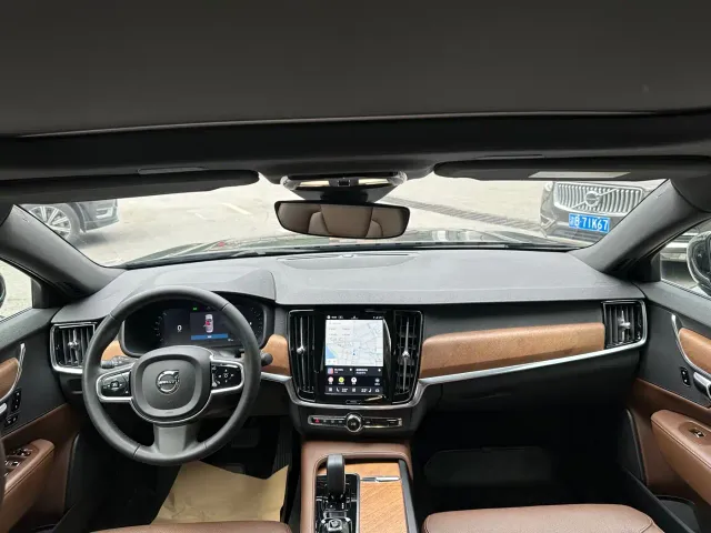 Volvo S90 — Фото автомобиля 10