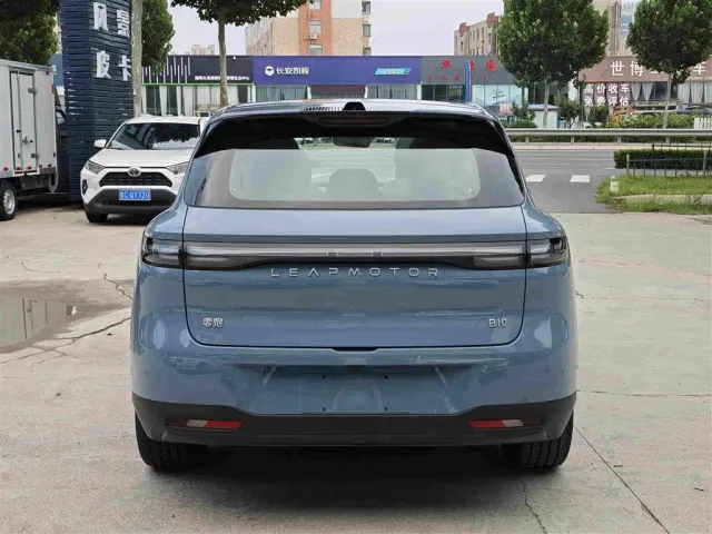 Leapmotor B10 — Фото автомобиля 5