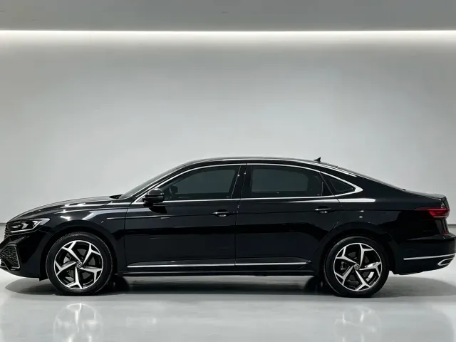 Volkswagen Passat — Фото автомобиля 3