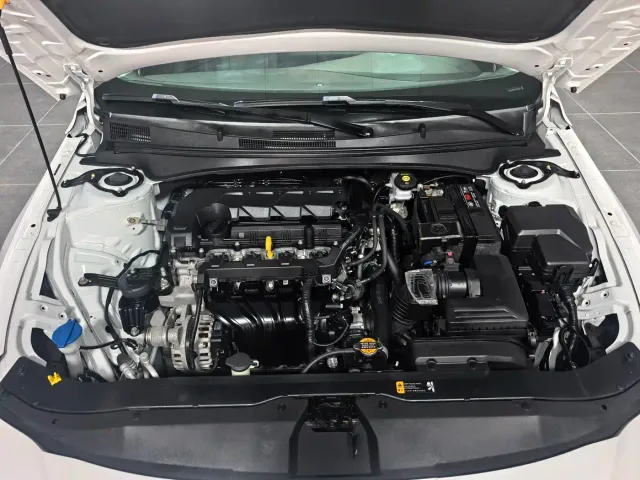 Hyundai Elantra — Фото автомобиля 18